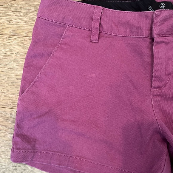 Volcom shorts - Picture 2 of 5